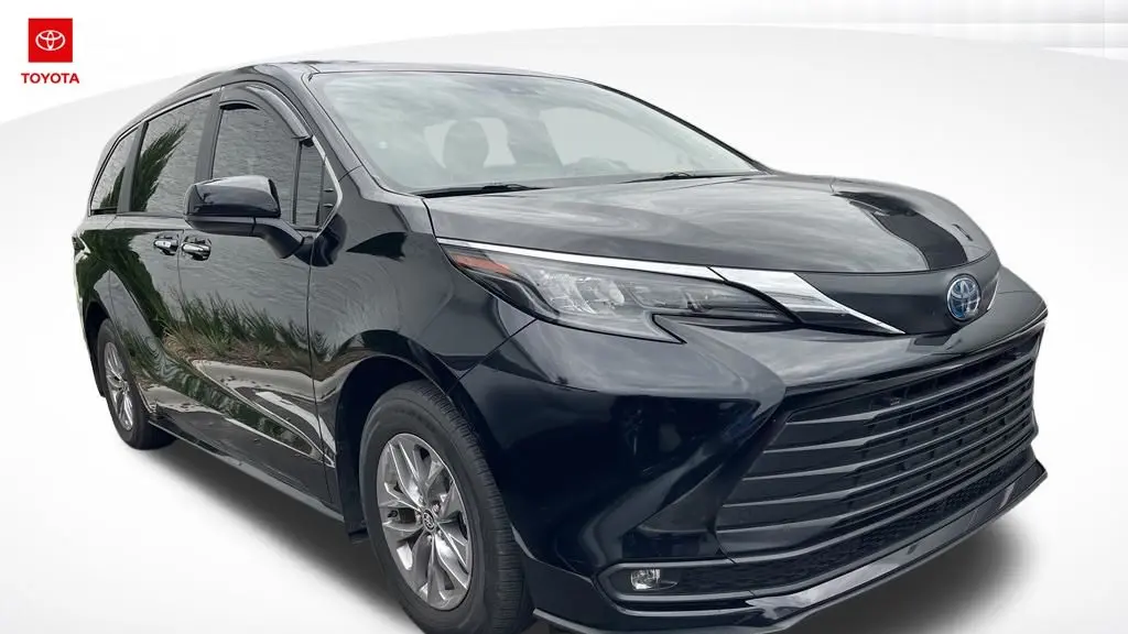 Preowned 2025 Toyota Sienna XLE 8-Passenger for Sale
