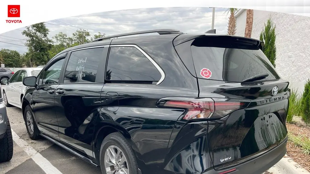 2025 Toyota Sienna XLE 8-Passenger