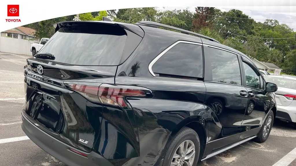 2025 Toyota Sienna XLE 8-Passenger