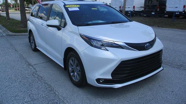 Preowned 2025 Toyota Sienna XLE 8-Passenger for Sale