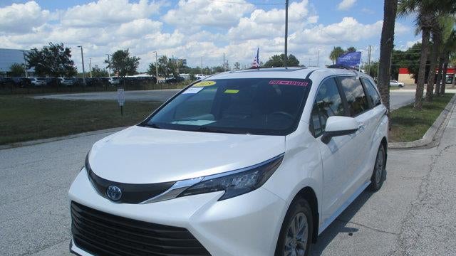 2025 Toyota Sienna XLE 8-Passenger