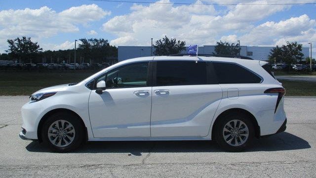 2025 Toyota Sienna XLE 8-Passenger