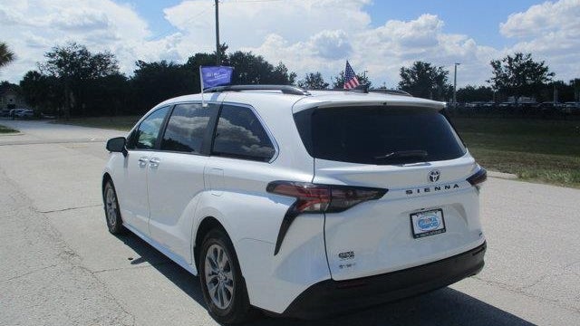 2025 Toyota Sienna XLE 8-Passenger