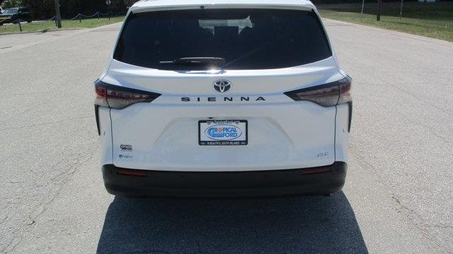2025 Toyota Sienna XLE 8-Passenger