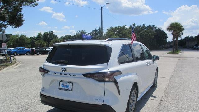 2025 Toyota Sienna XLE 8-Passenger