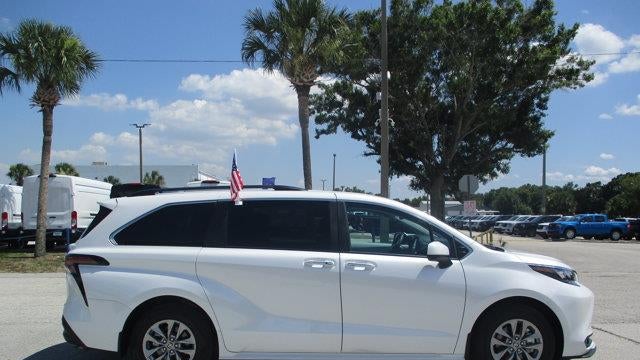 2025 Toyota Sienna XLE 8-Passenger