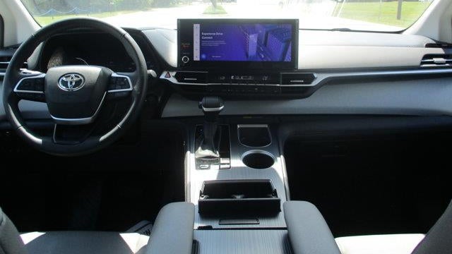 2025 Toyota Sienna XLE 8-Passenger