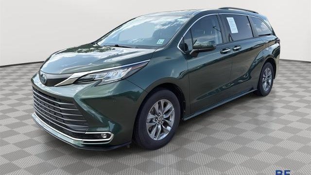 Preowned 2022 Toyota Sienna XLE 8-Passenger for Sale