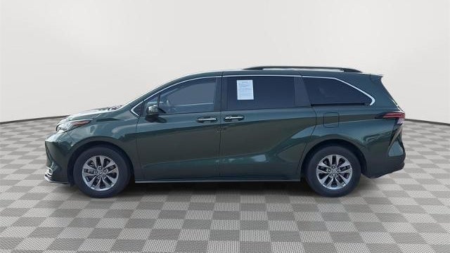 2022 Toyota Sienna XLE 8-Passenger