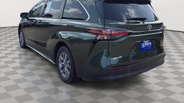 2022 Toyota Sienna XLE 8-Passenger