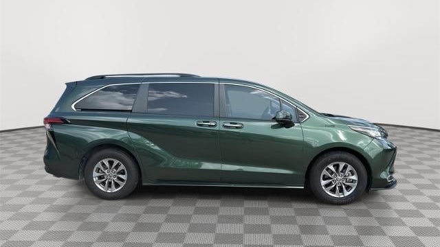 2022 Toyota Sienna XLE 8-Passenger