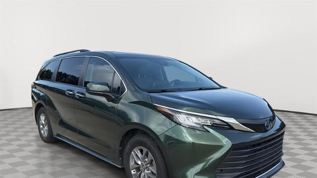 2022 Toyota Sienna XLE 8-Passenger