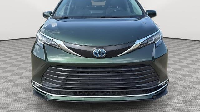 2022 Toyota Sienna XLE 8-Passenger