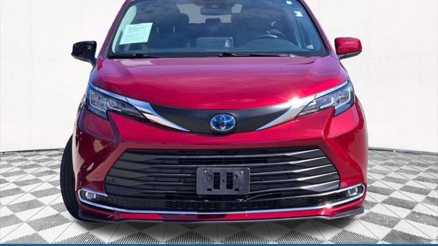 2023 Toyota Sienna XLE 8-Passenger