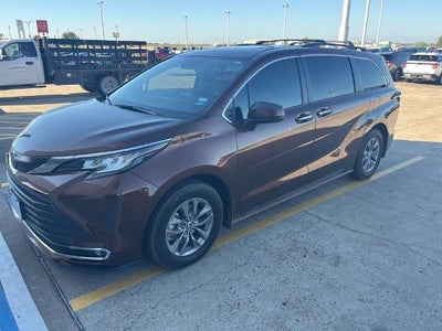 2023 Toyota Sienna XLE 8-Passenger 4DR Mini-Van