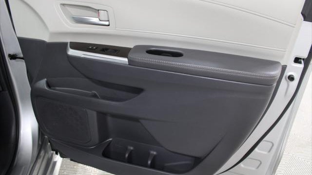 2024 Toyota Sienna XLE 8-Passenger