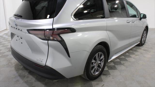 2024 Toyota Sienna XLE 8-Passenger