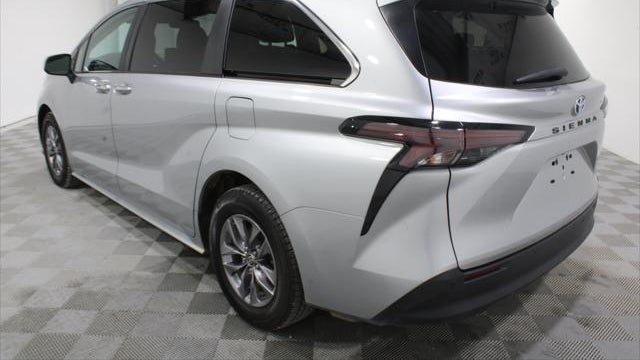 2024 Toyota Sienna XLE 8-Passenger