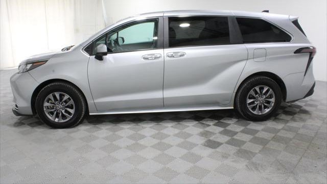 2024 Toyota Sienna XLE 8-Passenger