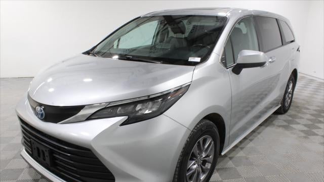 2024 Toyota Sienna XLE 8-Passenger