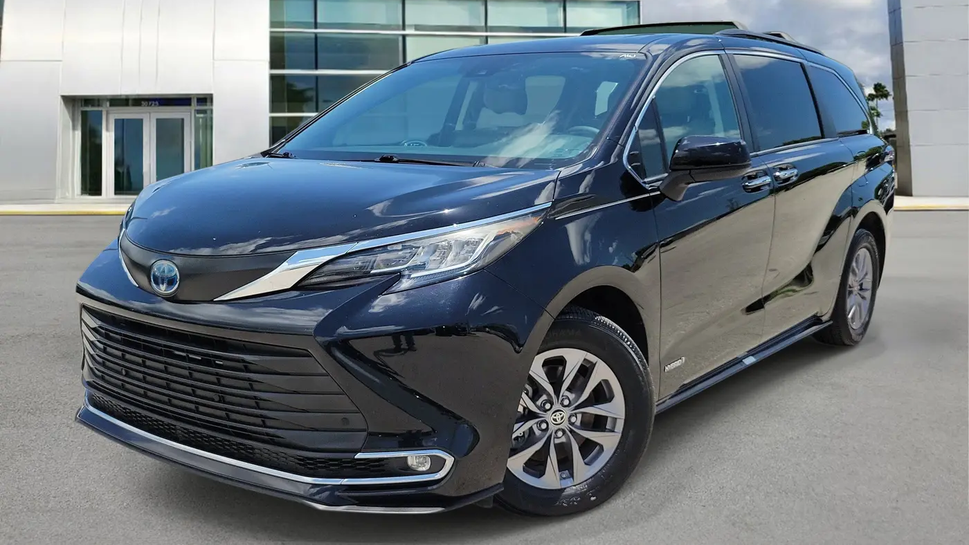 Preowned 2021 Toyota Sienna XLE 7-Passenger for Sale