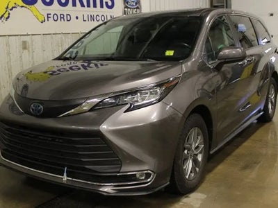 2022 Toyota Sienna XLE 8-Passenger 4DR Mini-Van
