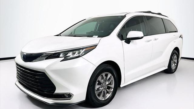Preowned 2023 Toyota Sienna XLE 8-Passenger for Sale