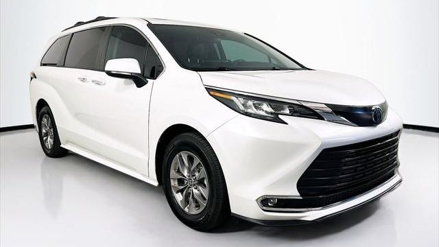 2023 Toyota Sienna XLE 8-Passenger