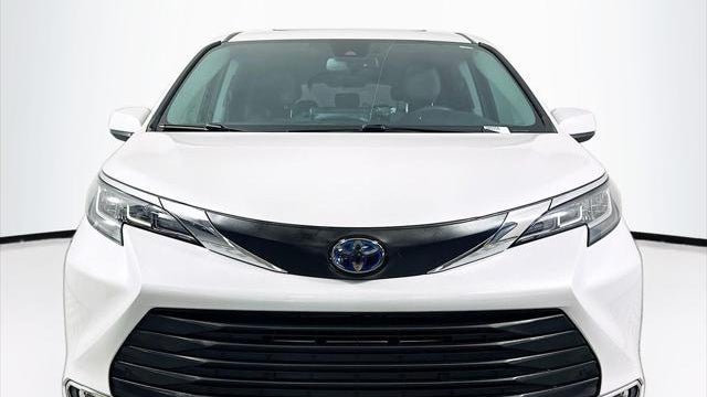 2023 Toyota Sienna XLE 8-Passenger