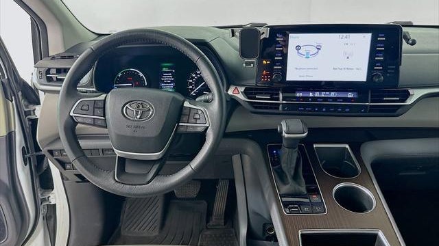 2023 Toyota Sienna XLE 8-Passenger