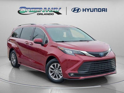 2025 Toyota Sienna XLE 8-Passenger 4DR Mini-Van