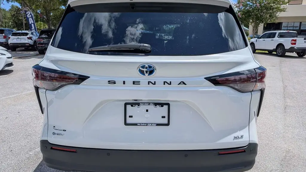 2025 Toyota Sienna XLE 8-Passenger