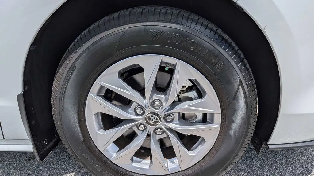 2025 Toyota Sienna XLE 8-Passenger