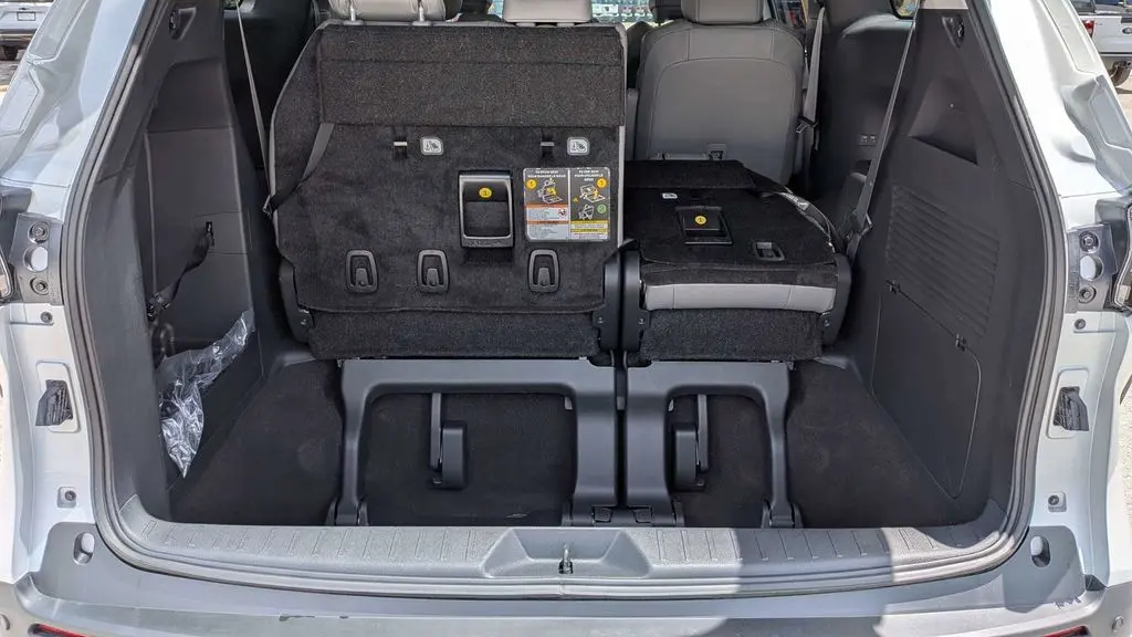 2025 Toyota Sienna XLE 8-Passenger