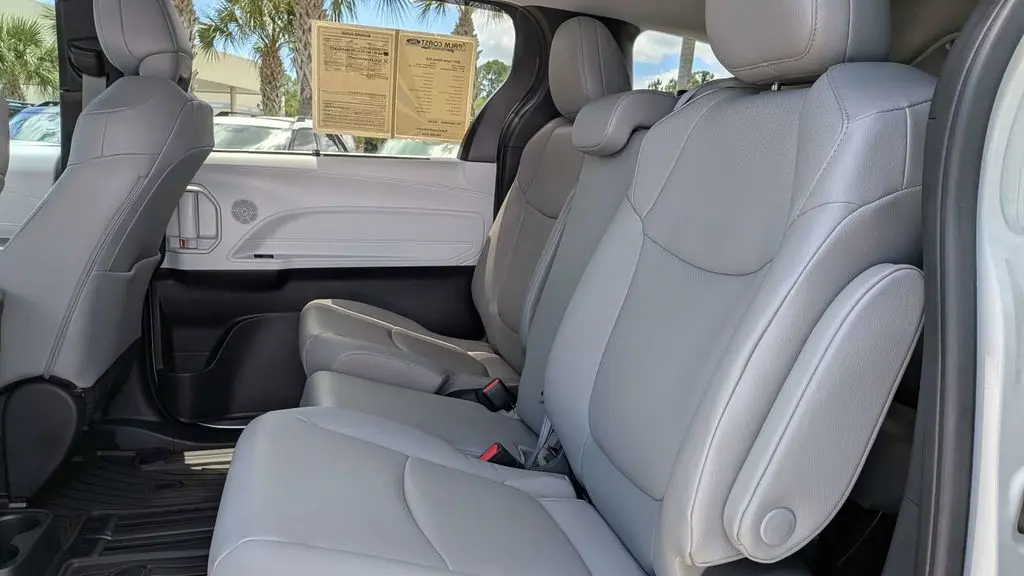 2025 Toyota Sienna XLE 8-Passenger