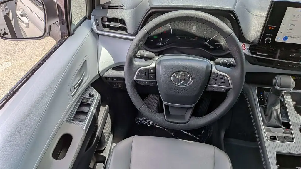 2025 Toyota Sienna XLE 8-Passenger