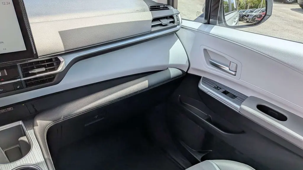 2025 Toyota Sienna XLE 8-Passenger