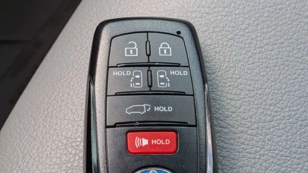 2025 Toyota Sienna XLE 8-Passenger
