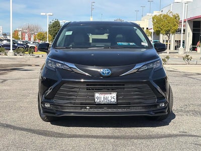 Photo of a 2025 Toyota Sienna XLE 8-Passenger 4DR Mini-Van for sale
