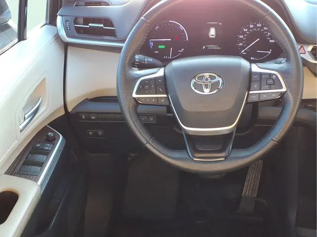 2022 Toyota Sienna - $29,376