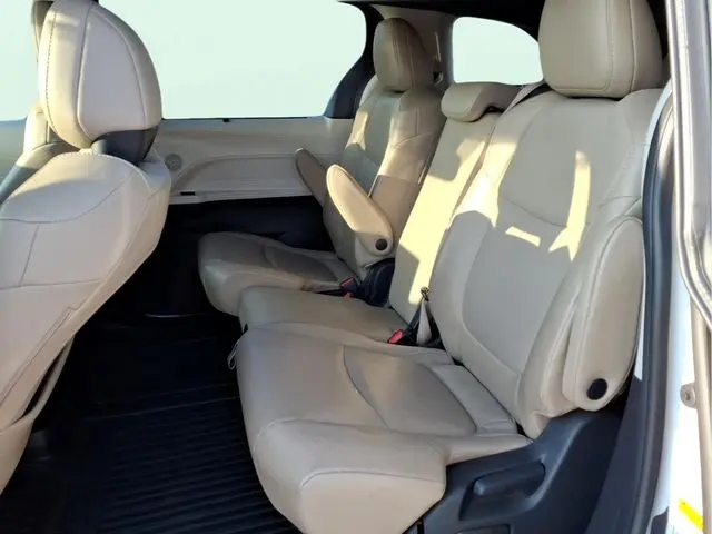 2022 Toyota Sienna - $29,376