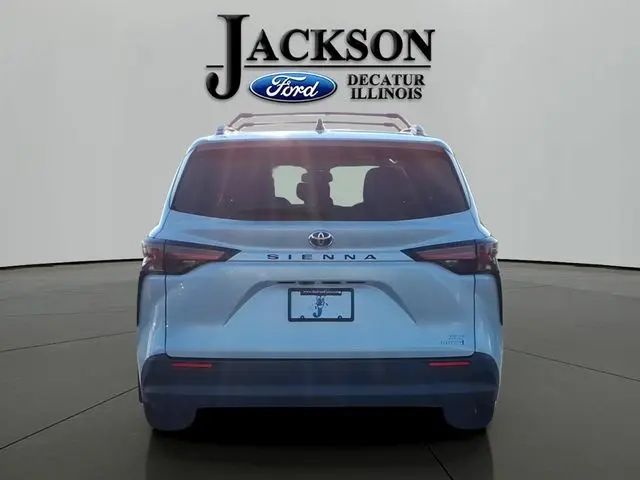 2022 Toyota Sienna - $29,376