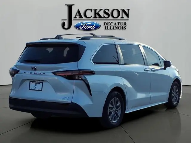 2022 Toyota Sienna - $29,376