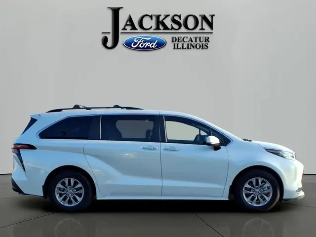 2022 Toyota Sienna - $29,376