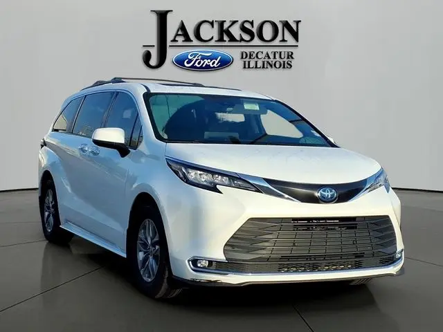 2022 Toyota Sienna - $29,376