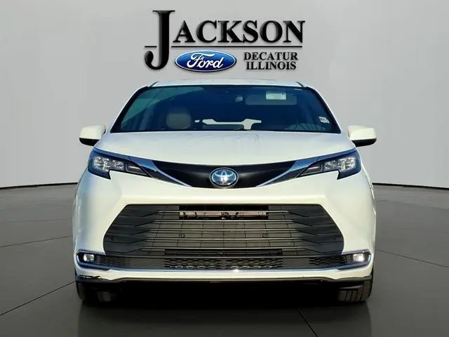 2022 Toyota Sienna - $29,376