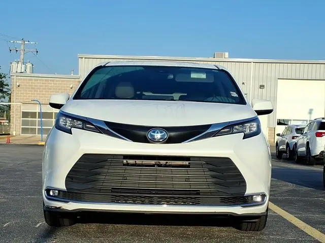 2022 Toyota Sienna - $29,376