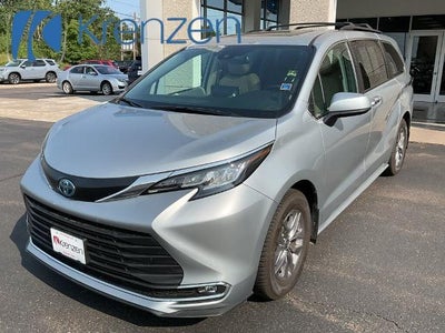 2023 Toyota Sienna XLE 8-Passenger 4DR Mini-Van