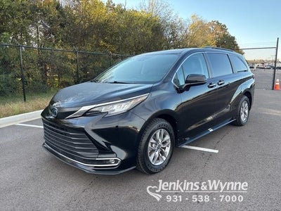 2023 Toyota Sienna XLE 8-Passenger 4DR Mini-Van