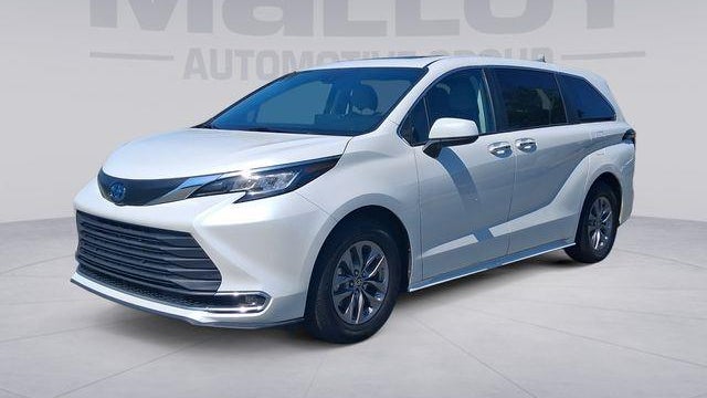 Preowned 2023 Toyota Sienna XLE 8-Passenger for Sale